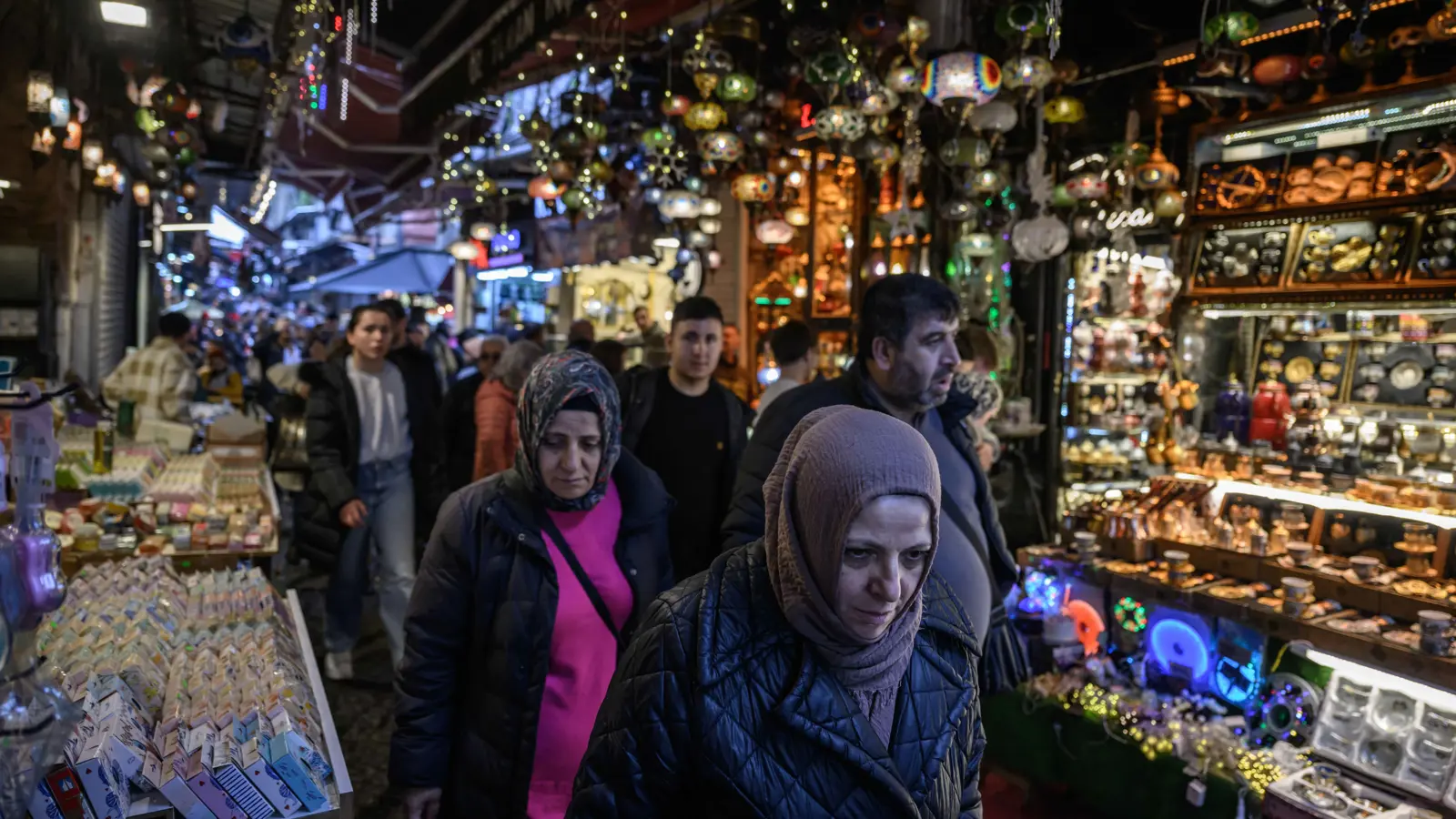 معركة المعارضة التركية والحكومة تنتقل إلى الأسواق