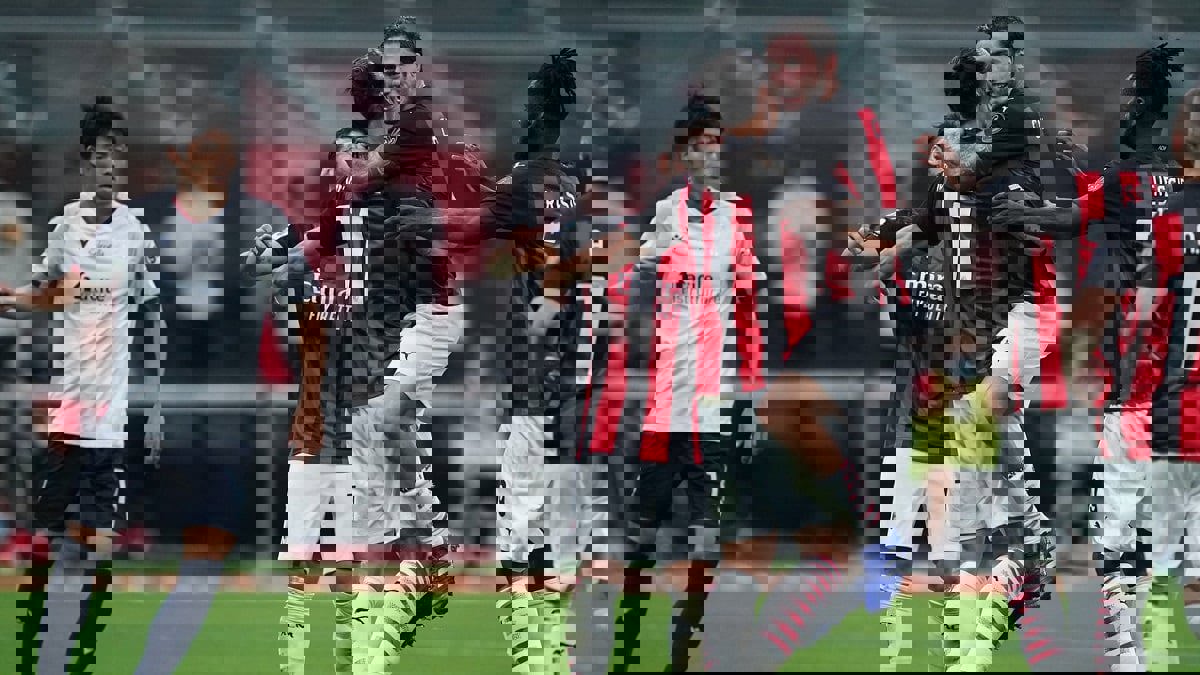 زلاتان إبراهيموفيتش يمنح ميلان الفوز الأول في الدوري الإيطالي