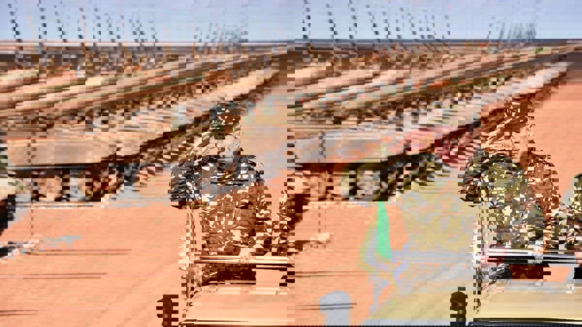 قائد الجيش الجزائري ينفي دعم بلاده لأي طرف في الأزمة الليبية