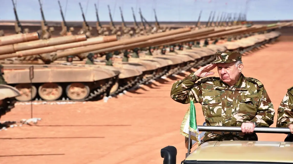 قائد الجيش الجزائري ينفي دعم بلاده لأي طرف في الأزمة الليبية