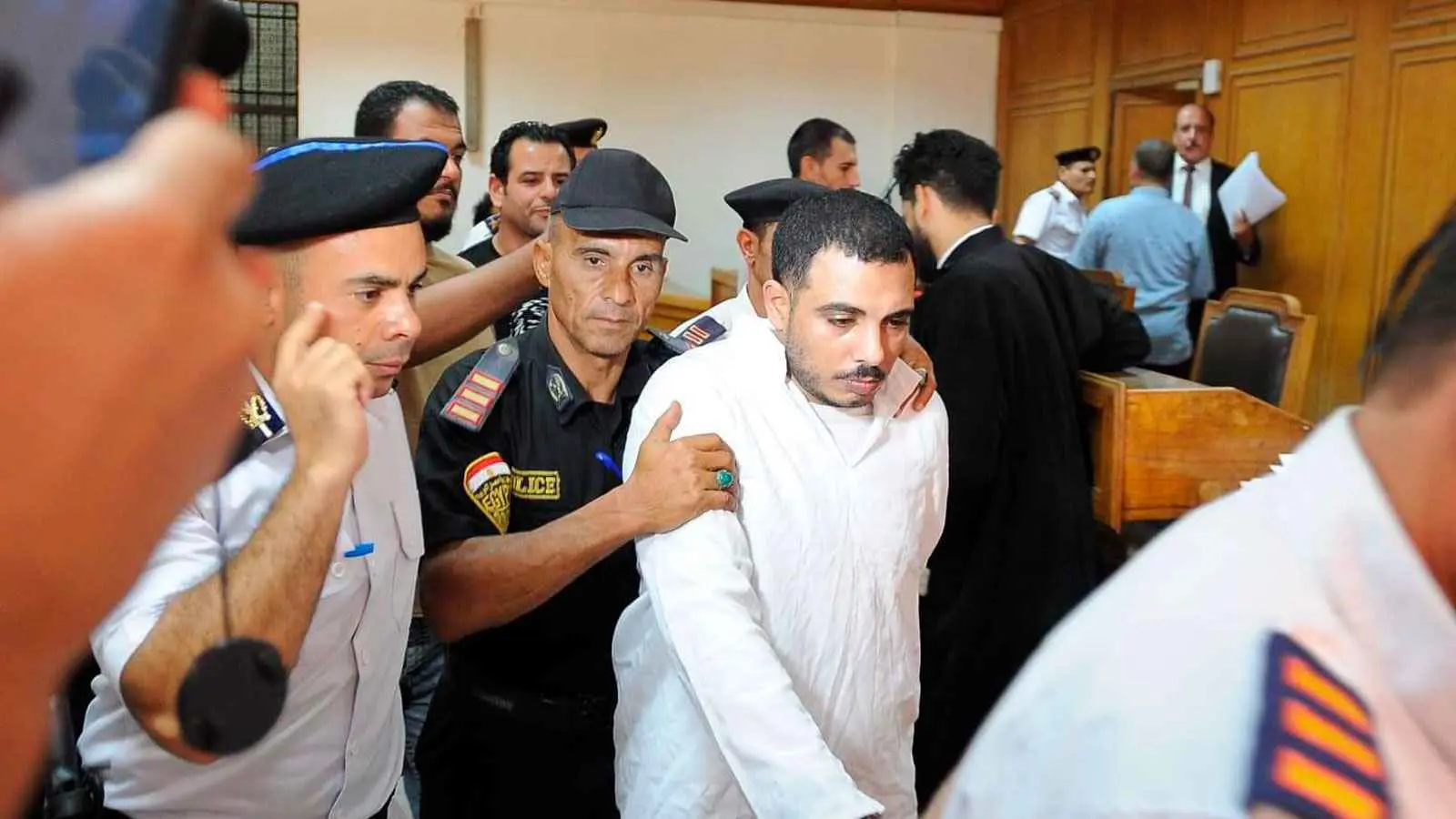 امتنعت عن تنفيذ حكم قضائي.. القبض على والدة "سفاح التجمع"