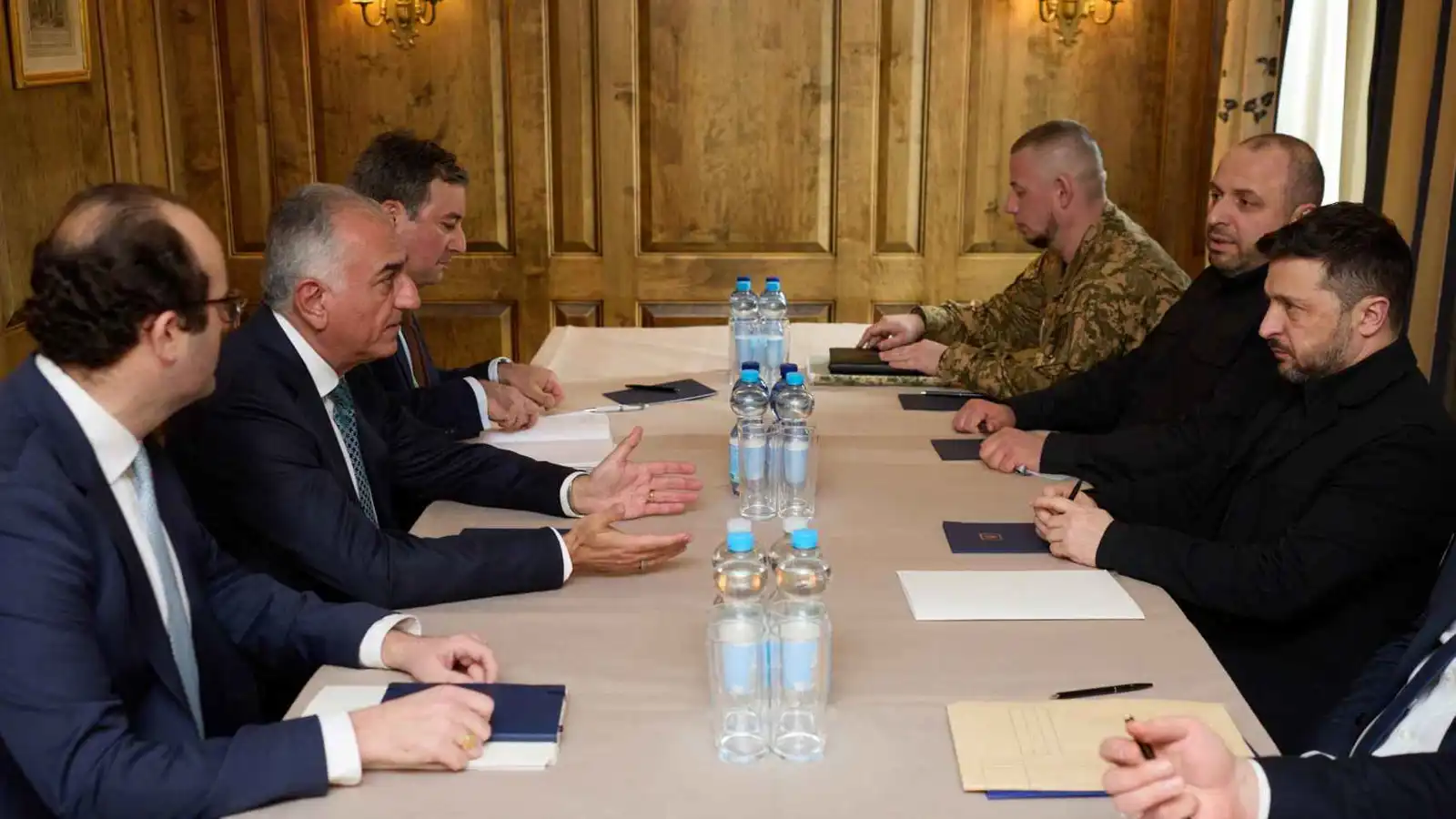 زيلينسكي وبهلوي يطالبان بتشديد العقوبات على طهران (فيديو)