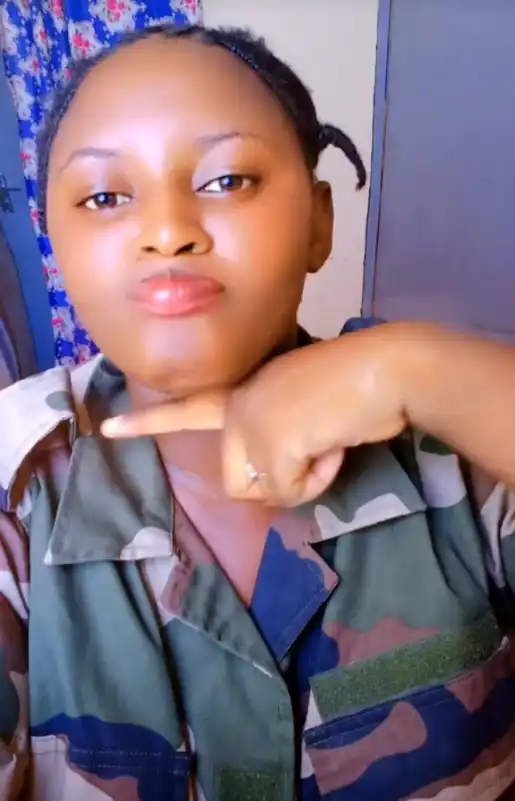 مريم سيسيه في مقطع عبر "تيك توك" بالزي العسكري