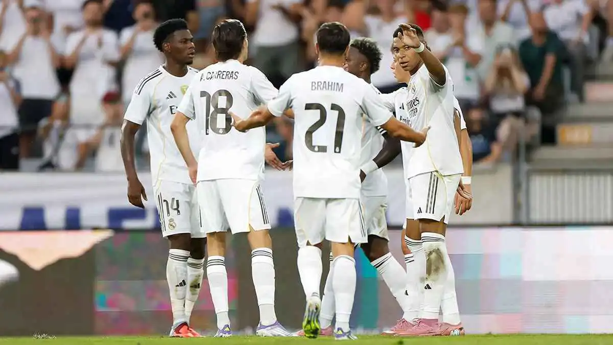 الدوري وأبطال أوروبا في ريال مدريد.. إعلامي إسباني يفجر جدلا