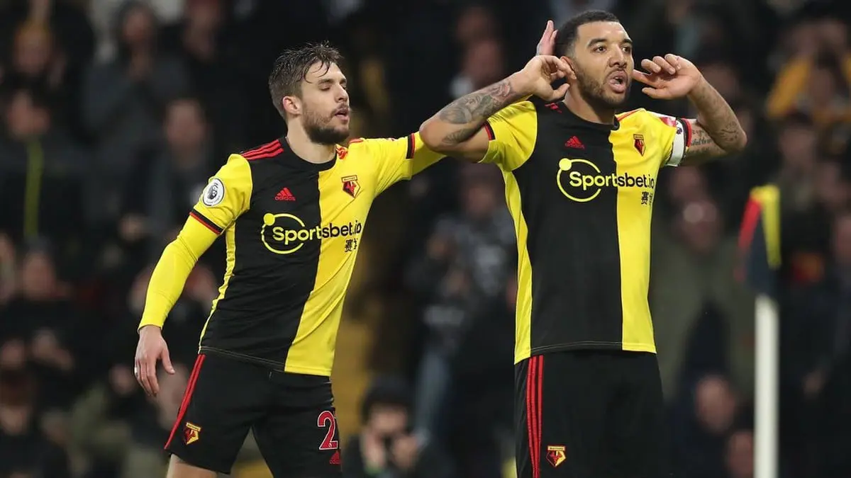 عائلة مهاجم واتفورد تتعرض لمضايقات بسبب رفضه استئناف الدوري الإنجليزي