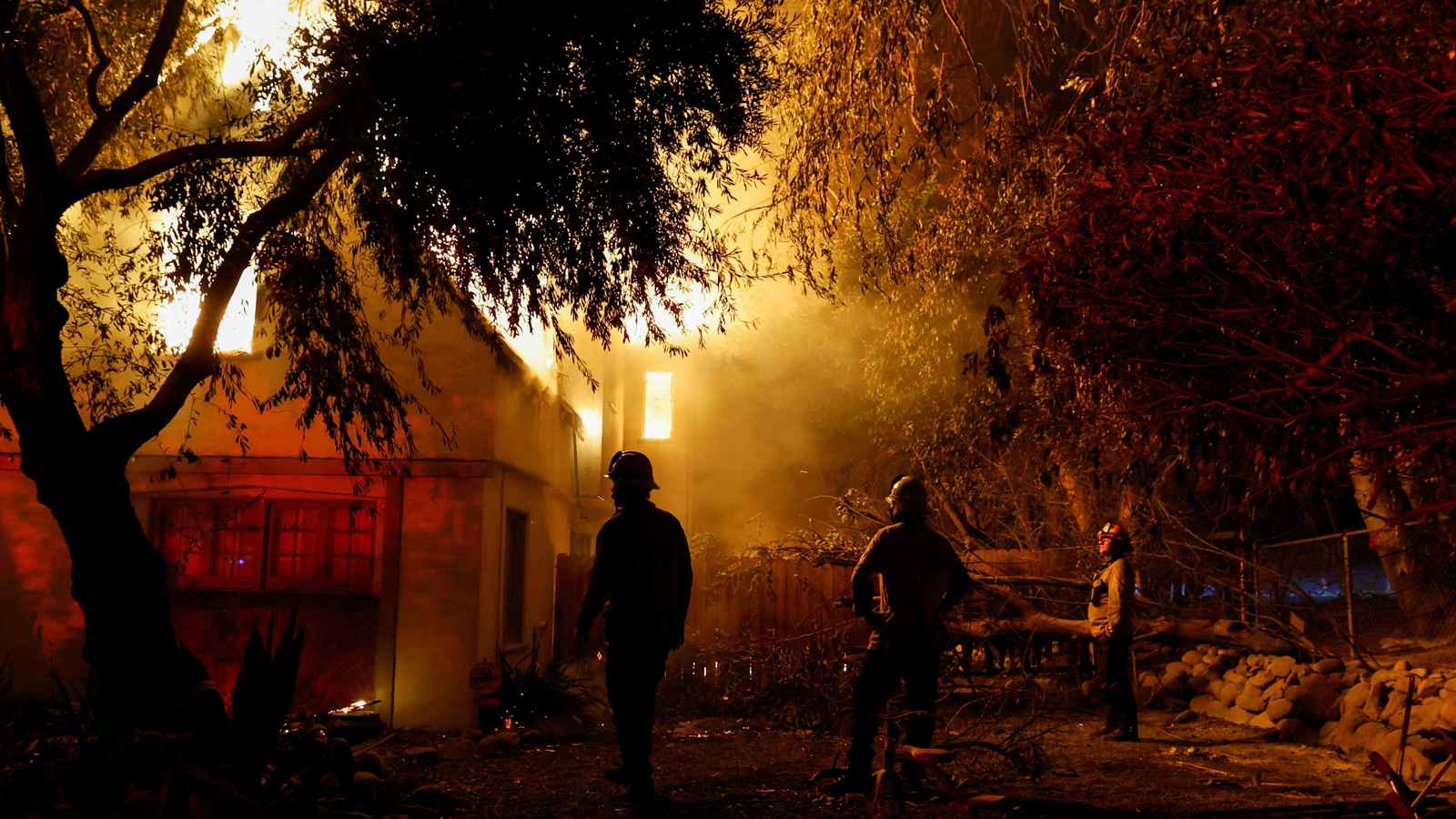 حرائق لوس أنجلوس تلتهم منزل فنان أمريكي (فيديو)