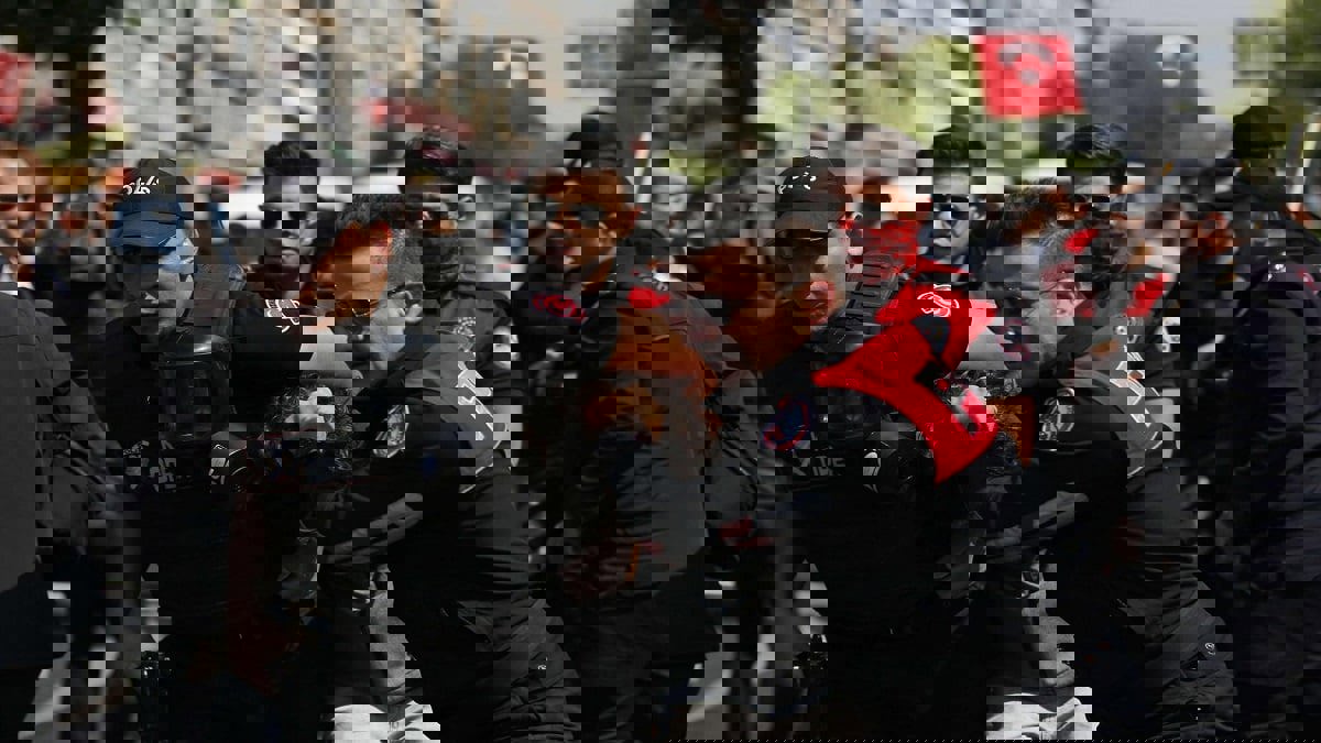 الشرطة التركية تعتقل 13 مشاركا باحتجاجات يوم المرأة العالمي