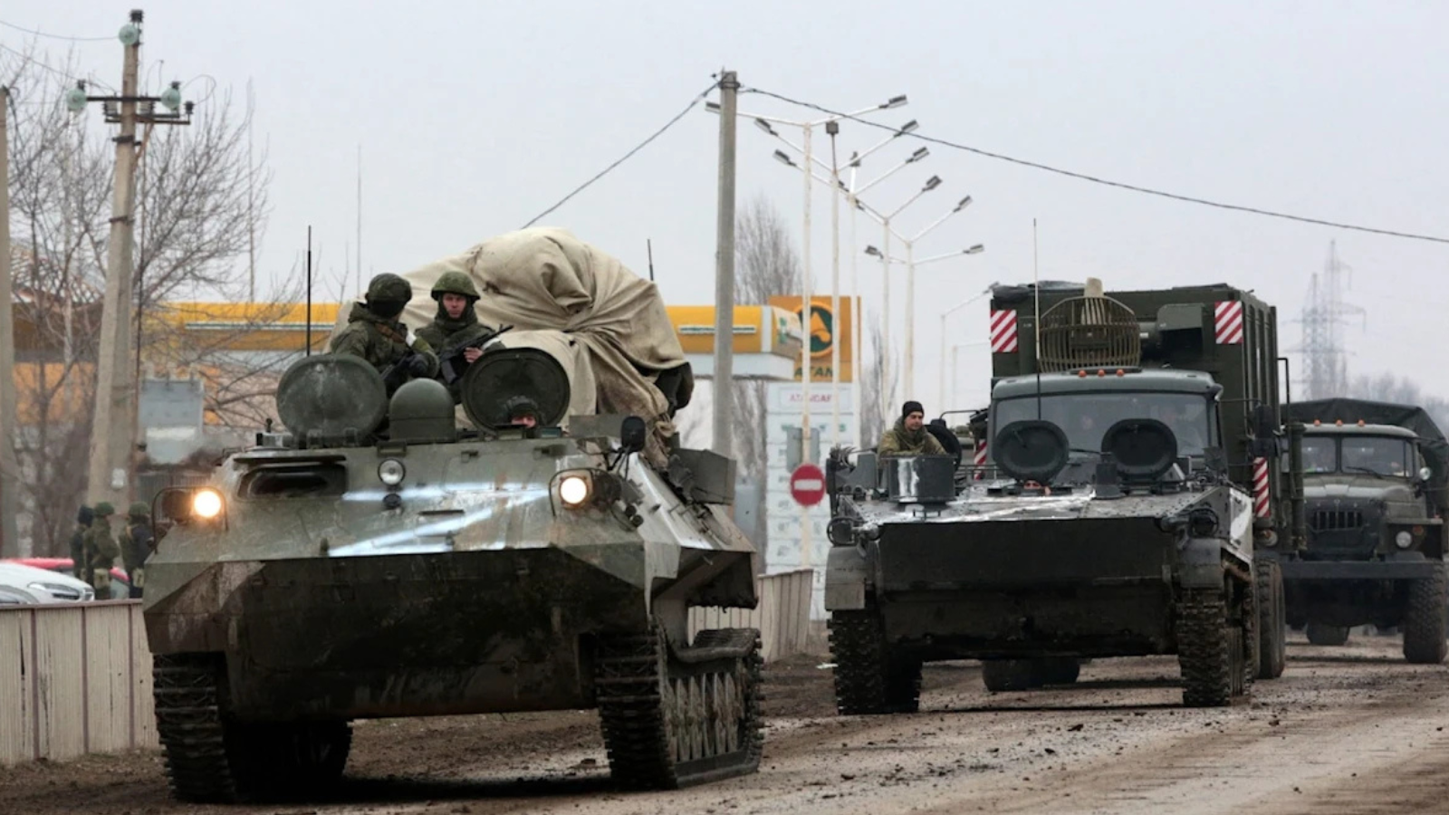 "تقدم يومي".. القوات الروسية تقيم منطقة عازلة على الحدود مع أوكرانيا