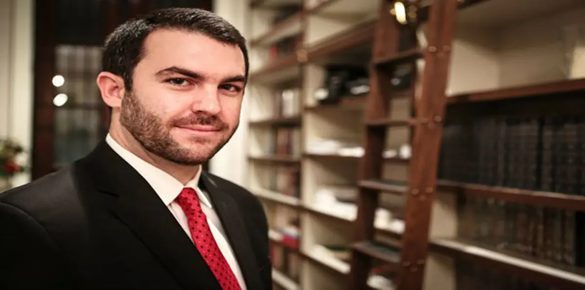 اتهام متحدث باسم نتنياهو بالتحرش جنسيًا بـ12 سيدة