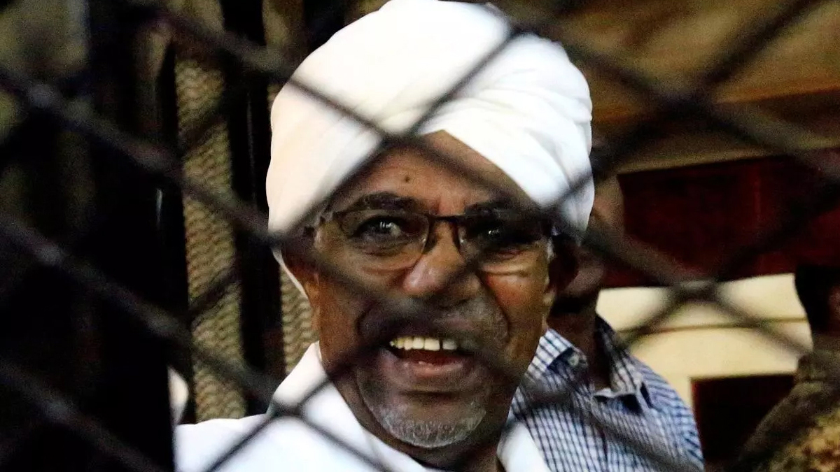 إعادة عمر البشير إلى السجن بعد خضوعه لفحوصات طبية