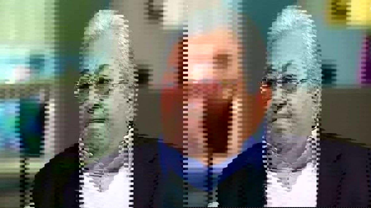 الكشف عن الحالة الصحية للفنان فاروق فلوكس بعد خضوعه لجراحة