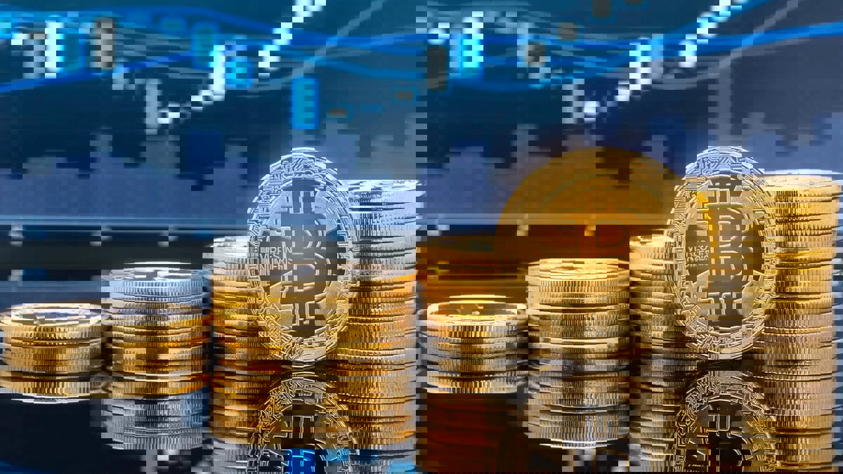 خبراء: "بيتكوين" ستطيح بالذهب عن عرش الاستثمار