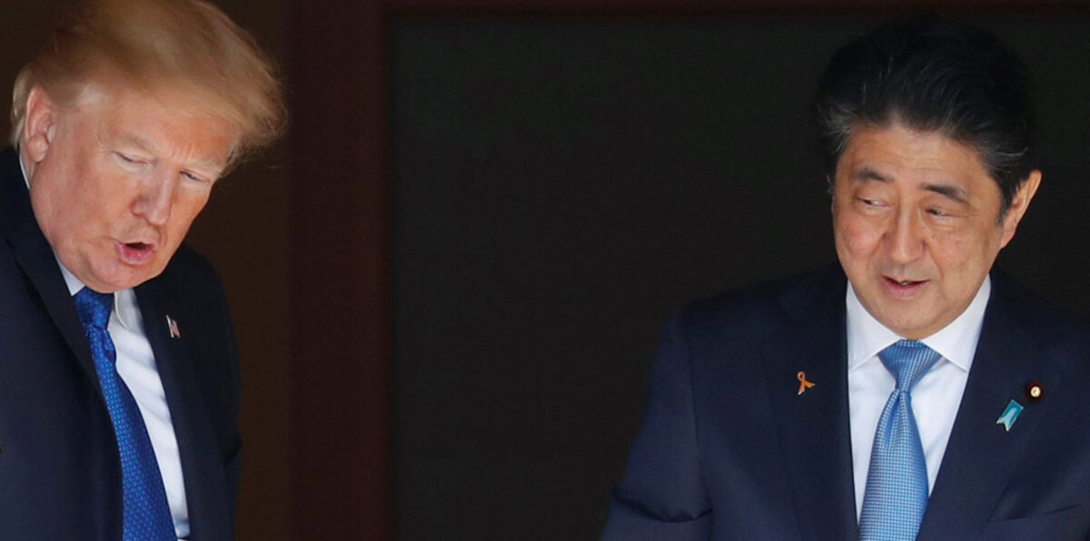 ترامب يفقد صبره أمام رئيس الوزراء الياباني (فيديو وصور)