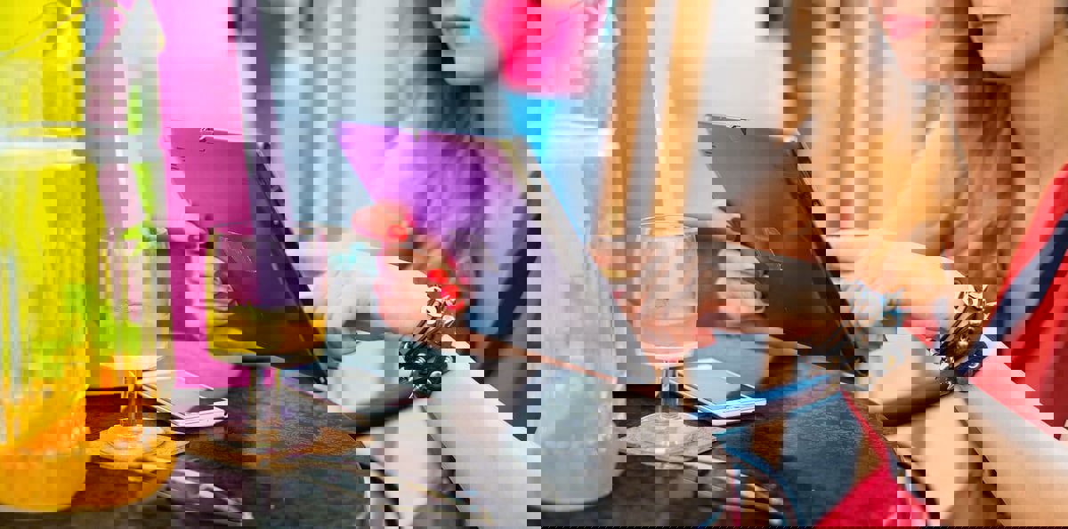 كيف تجبر محلات الأزياء الناس على شراء الأشياء التي لا يحتاجونها؟