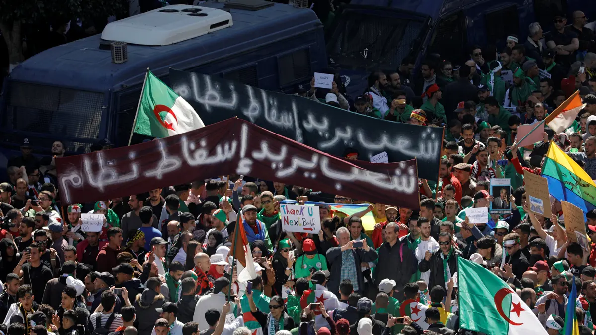 حراكيو الجزائر يرفضون "توبة" رموز نظام عبدالعزيز بوتفليقة (صور)