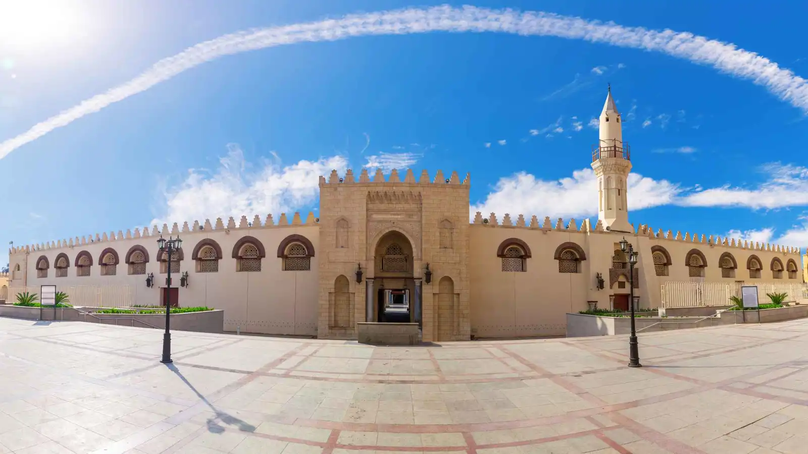 مسجد عمرو بن العاص.. معمار أصيل وروحانية في قلب مصر (صور)