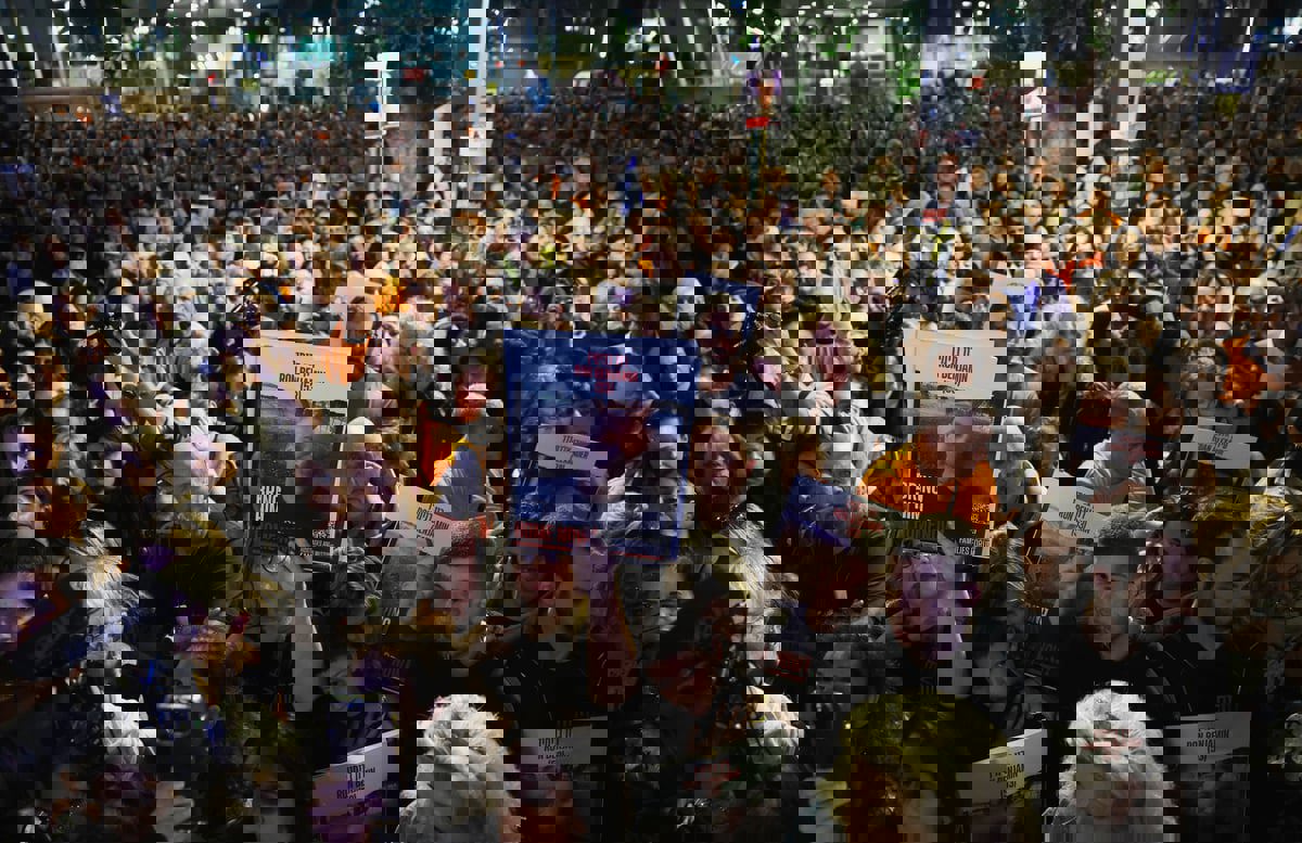 تقرير إسرائيلي يكشف تفاصيل جديدة حول صفقة إدخال "الأدوية" إلى غزة