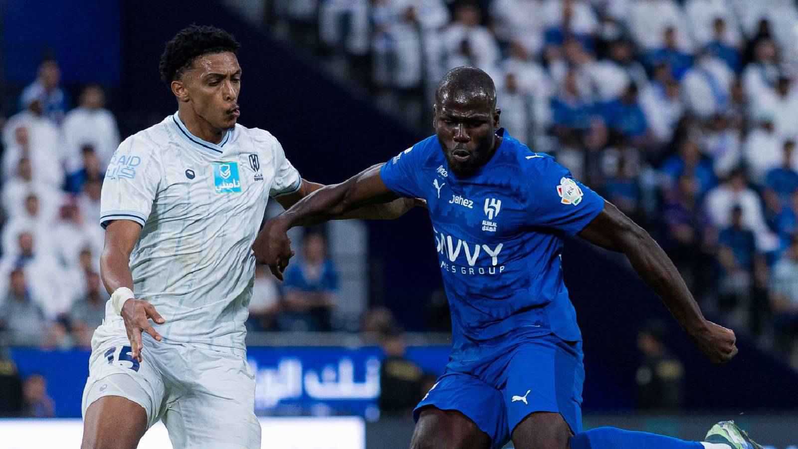 كوليبالي لا يستحق الطرد.. سمير عثمان ينقذ حكم مباراة الهلال والأخدود (فيديو)