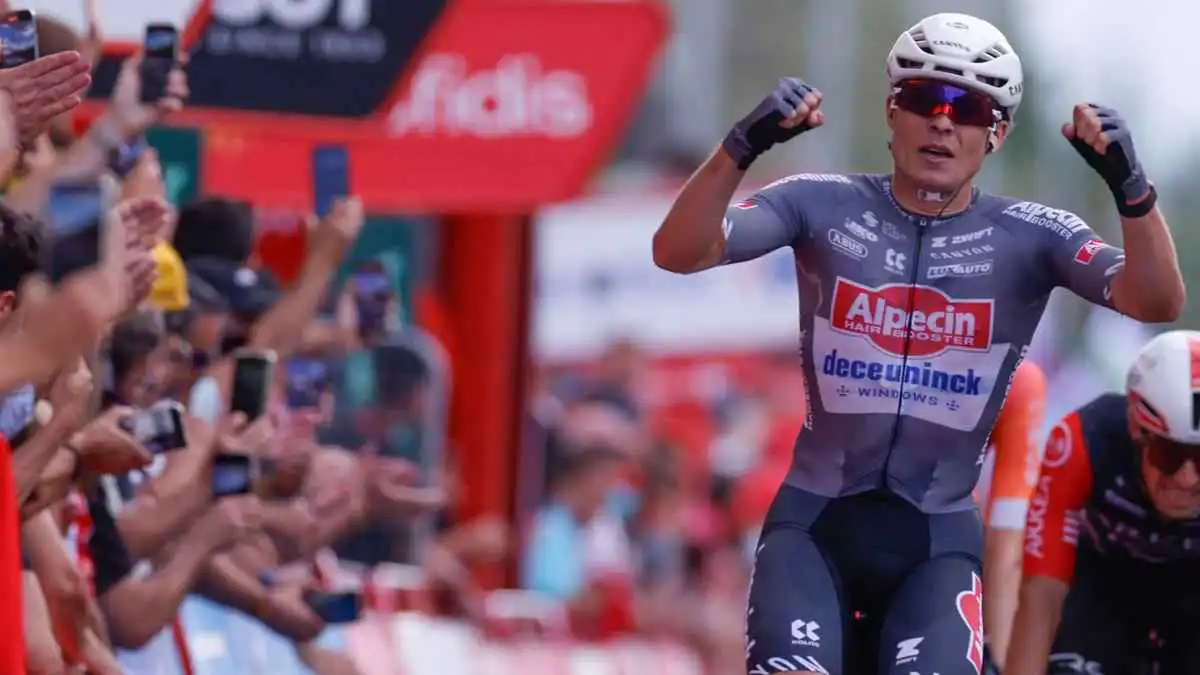 فيليبسن يفوز بالمرحلة 19 من سباق إسبانيا للدراجات وفينغارد يبتعد بالصدارة