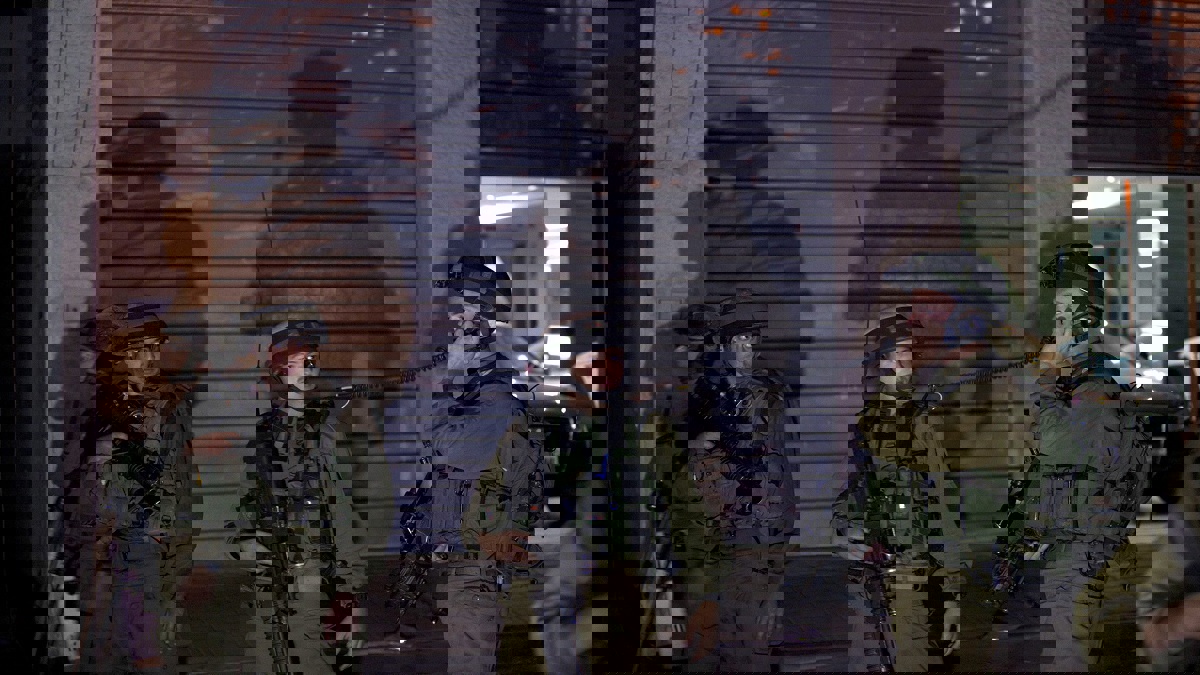 الاحتلال الإسرائيلي يفجر محلاتٍ تجاريةً بعد عملية سلفيت