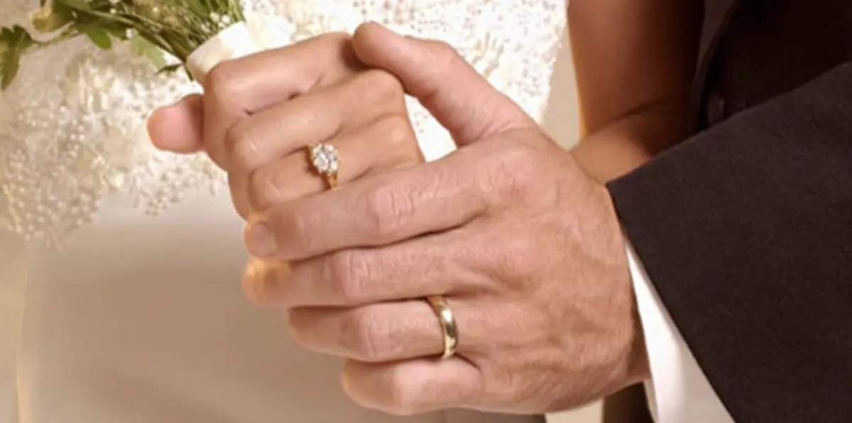 قانون مصري يكافح زواج الفتيات من كبار السن الأجانب