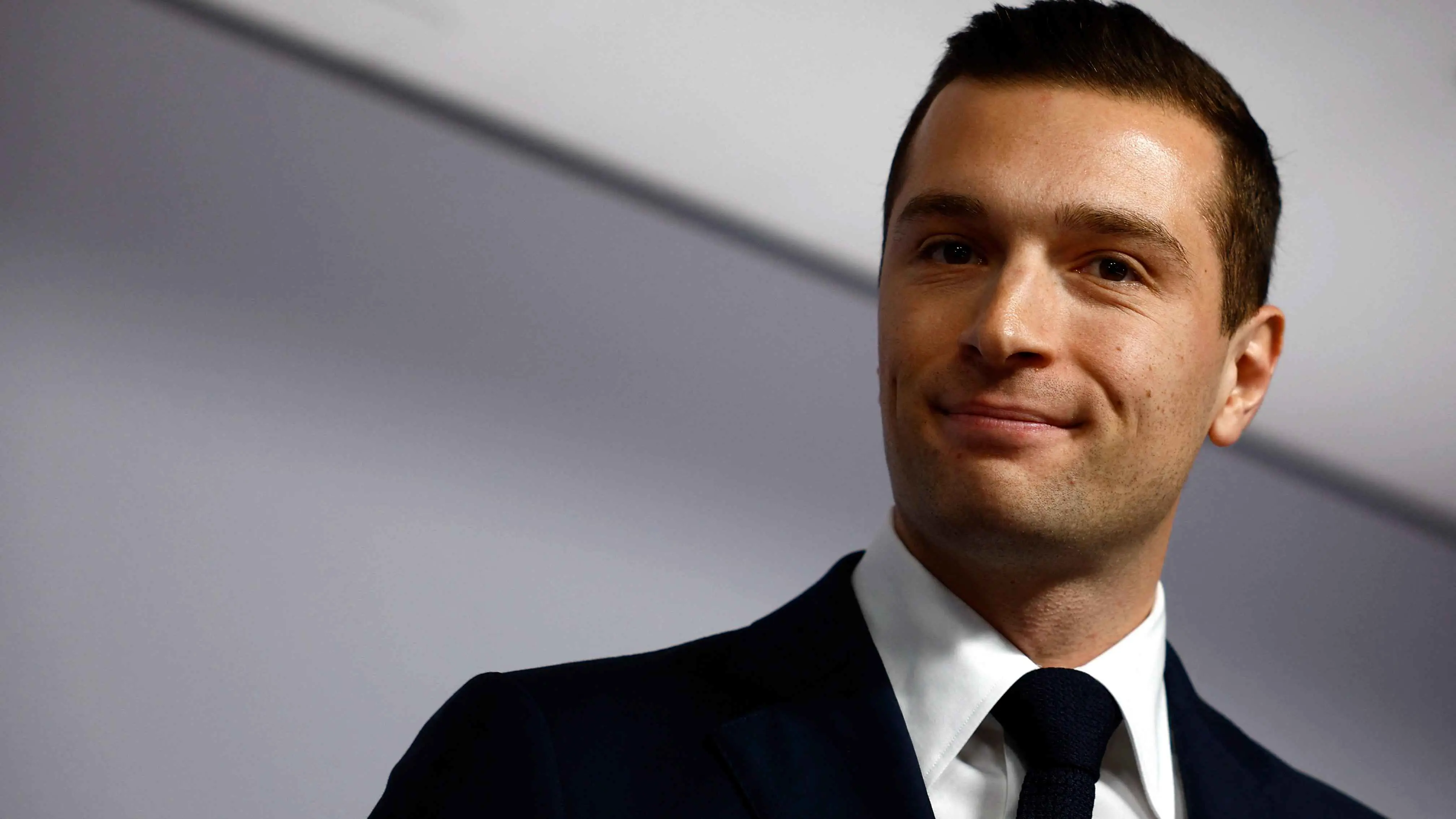 الجولة الثانية للتشريعية الفرنسية… تعبئة في الوسط واليسار لإسقاط "اليمين المتطرف"