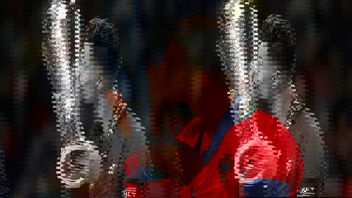 أبرز تغريدات تويتر الرياضية.. رونالدو يحتفل بثالث ألقابه.. ومحمد صلاح في رحلة صيد (صور)