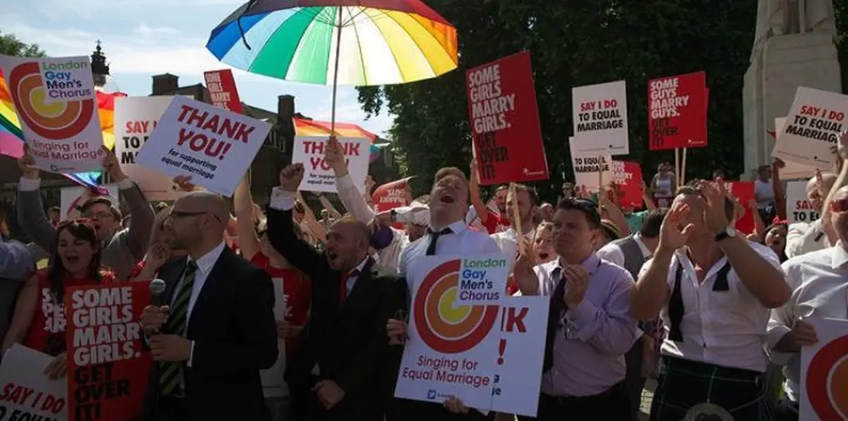 عشرات الآلاف يحتفلون بالمهرجان السنوي للمثليين في لندن