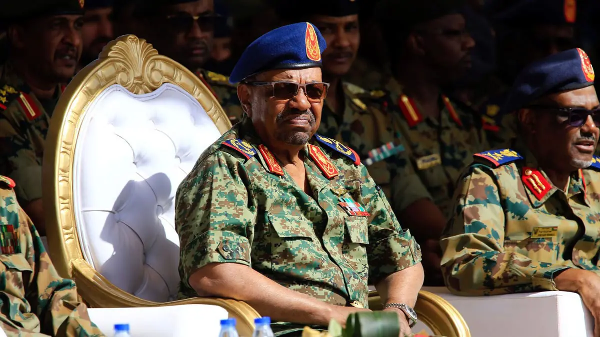 عقب 5 أيام من الاحتجاجات.. الجيش السوداني يؤكد "التفافه" حول البشير