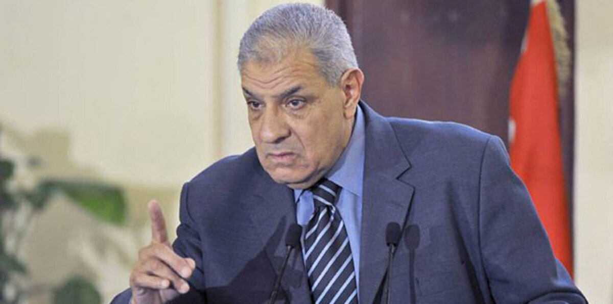 محلب ينسحب من مؤتمر صحفي بتونس بعد سؤاله عن "شبهة فساد"