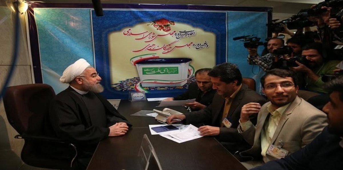 الرئيس الإيراني يترشح لانتخابات مجلس خبراء القيادة (صور)