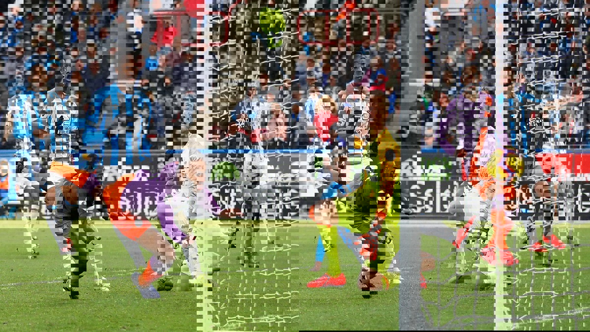 مانشستر سيتي يكتسح هيديرسفيلد تاون ويحافظ على فارق النقاط مع ليفربول في الدوري الإنجليزي (فيديو)