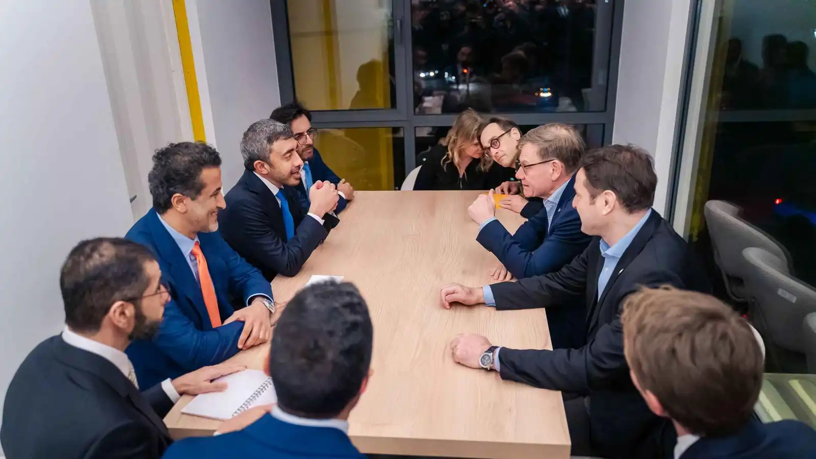 عبدالله بن زايد يبحث مع نظيره الألماني تداعيات الاعتداءات الإيرانية