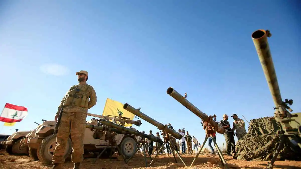 تدربا بمعسكرات جنوبي لبنان.. بريطانيا تعتقل عنصرين في حزب الله