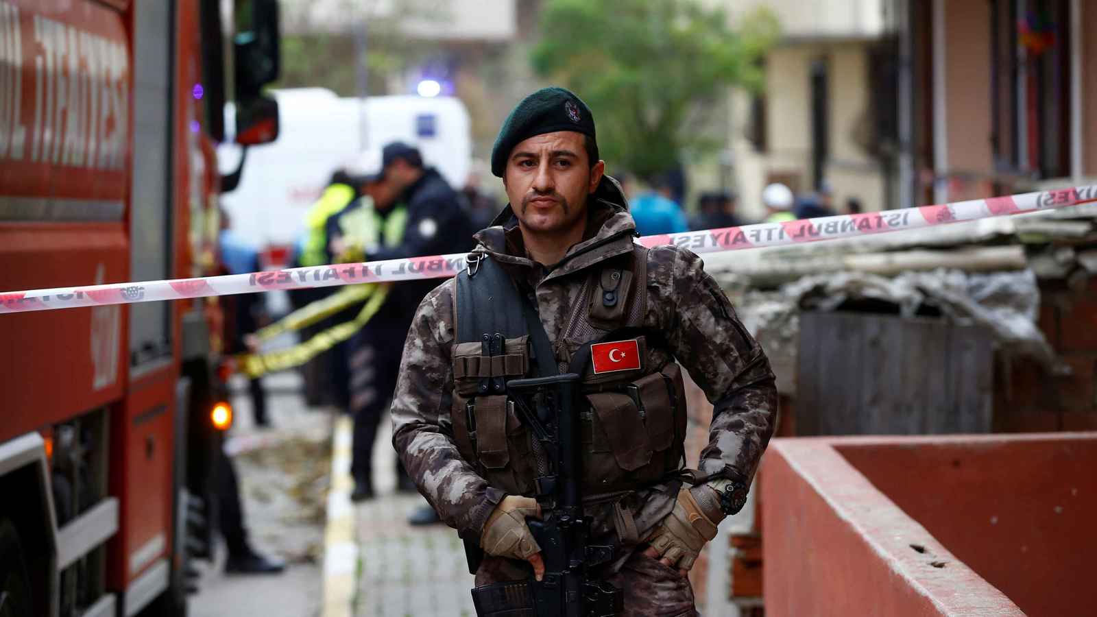 يحول التراب إلى ذهب.. لاجئ سوري يثير الجدل في تركيا