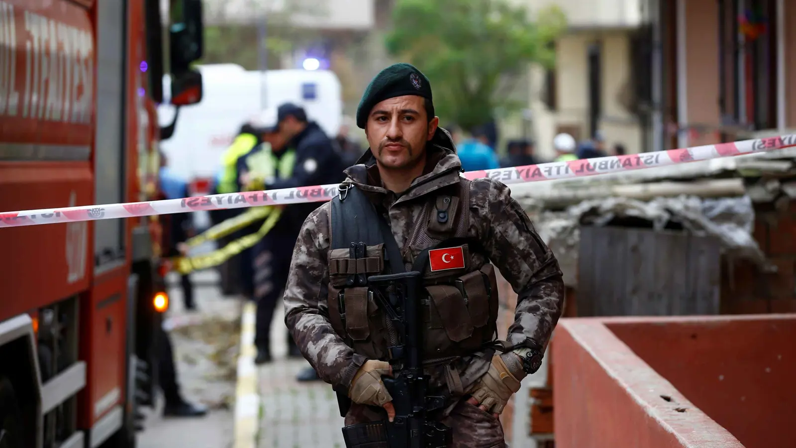 يحول التراب إلى ذهب.. لاجئ سوري يثير الجدل في تركيا