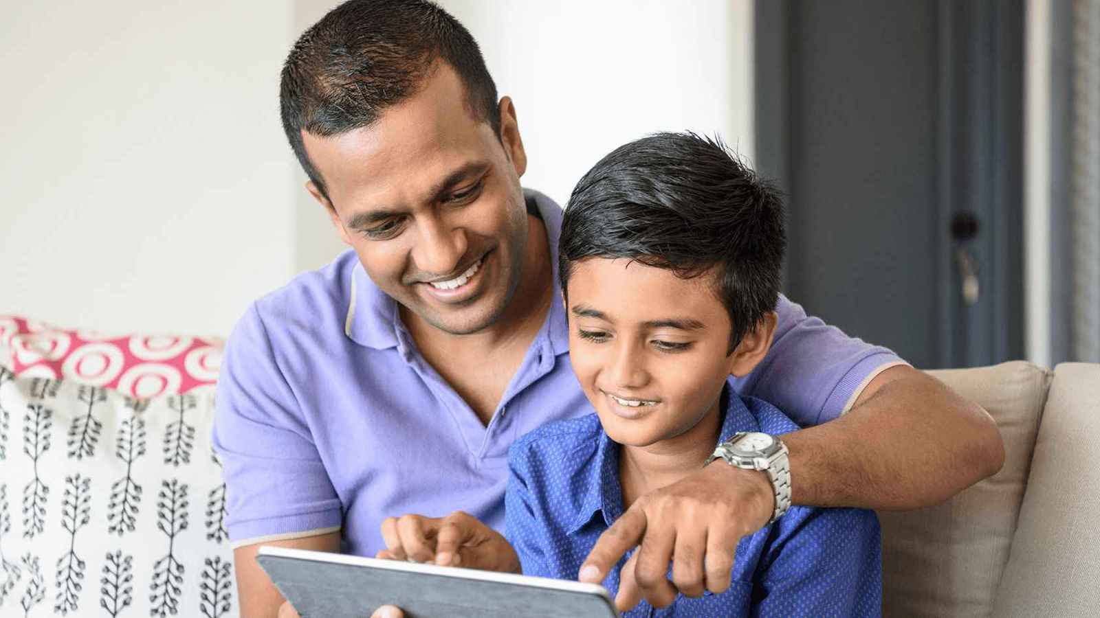 لبيئة رقمية آمنة.. "أبل" تتيح 3 أدوات للتحكم الأبوي