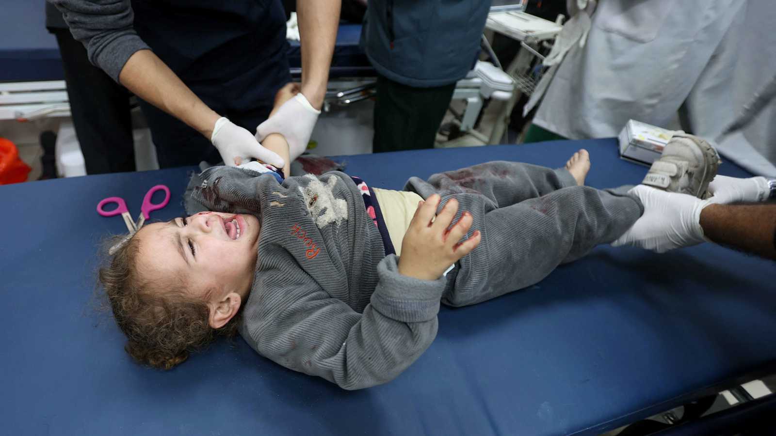 قتلى ومصابون بقصف إسرائيلي على منزل شرق مدينة غزة