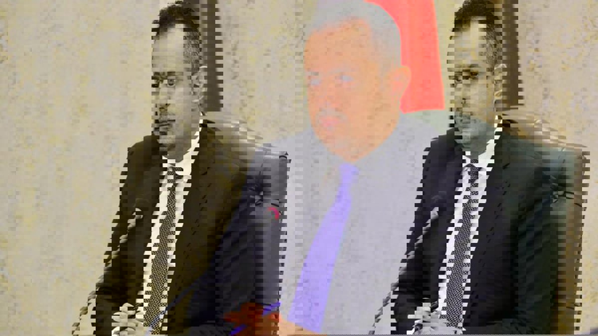 على وقع الاحتجاجات.. الحكومة اليمنية تقر إجراءات لتخفيف حدة الأزمة الاقتصادية