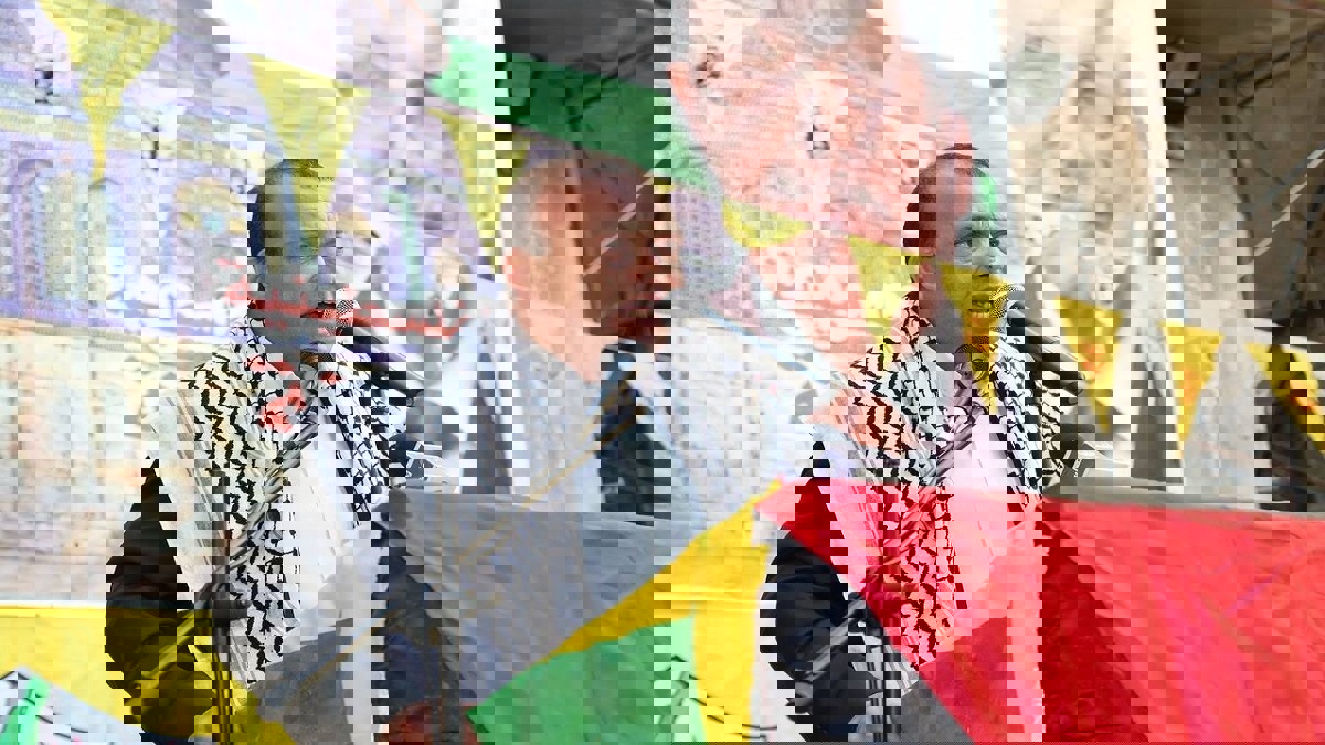 "فتح" مهاجمة "حماس": الوحدة الوطنية لا تكون بتقبيل أيادي زعامات عواصم إقليمية