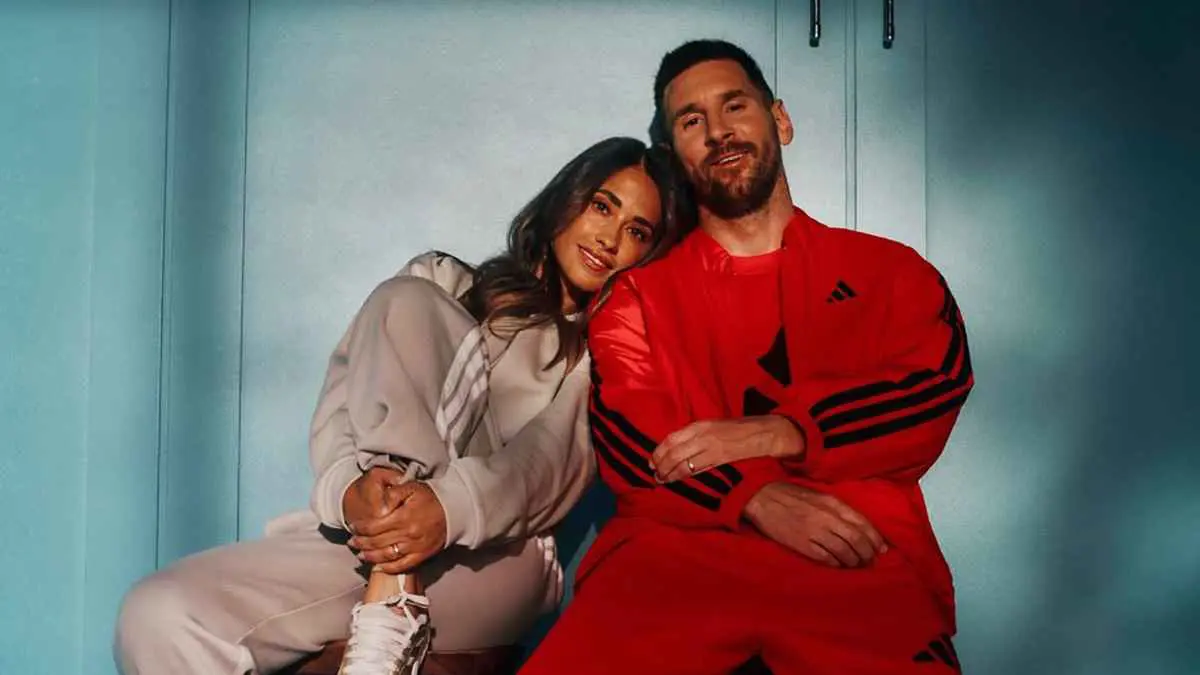 أوفياء يتصدرهم ميسي.. 10 نجوم نجوا من "فخ عارضات الأزياء" (صور)