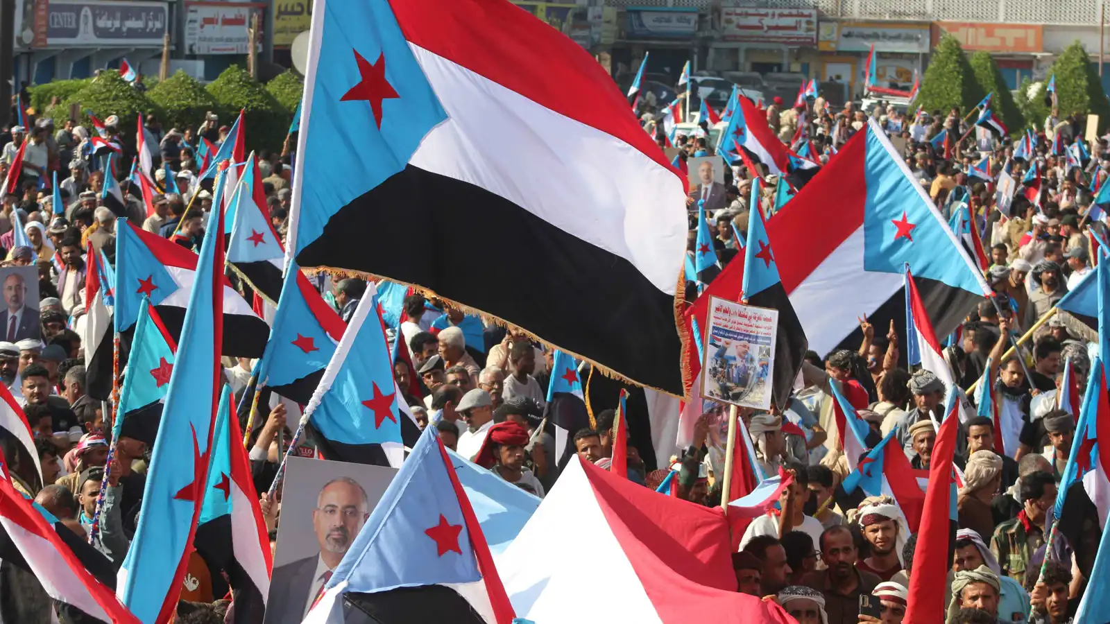 مظاهرات حاشدة في محافظات جنوب اليمن رفضًا لـ "الوصايات الخارجية"