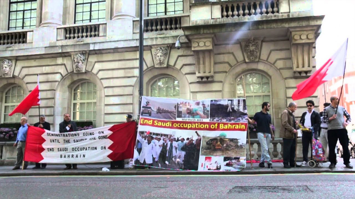 البحرين عن واقعة اعتلاء ناشط سفارتها بلندن: تتجاوز أي احتجاج سلمي