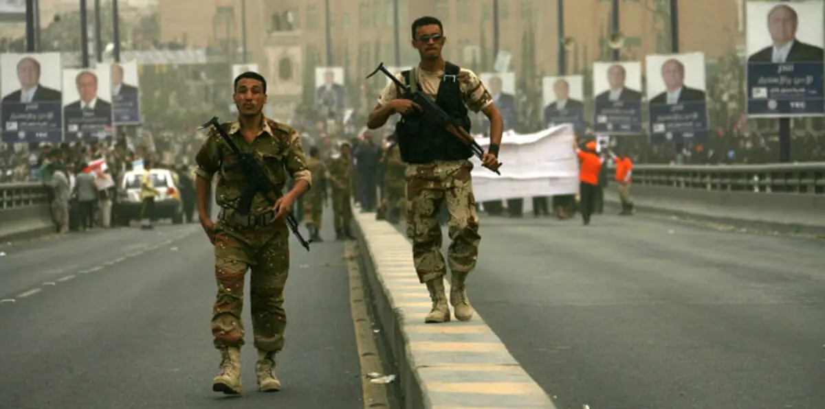 القوات اليمنية تعتقل 7 من "داعش" بمداهمة في عدن