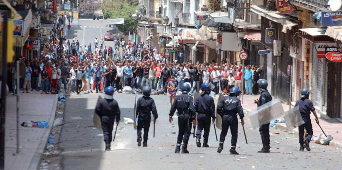 قوات الأمن الجزائرية تمنع آلاف العسكريين السابقين من بلوغ العاصمة