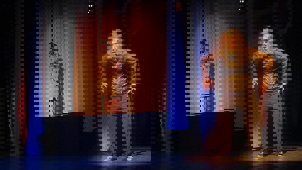 مسرحية "نقيق" السورية.. تبادل الأدوار بين الضحايا