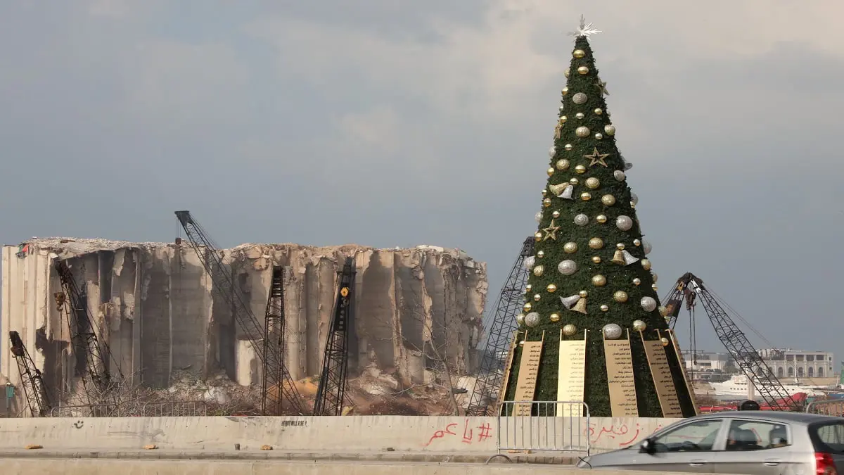 لبنان.. أسماء ضحايا انفجار مرفأ بيروت تزين أشجار عيد الميلاد (صور)