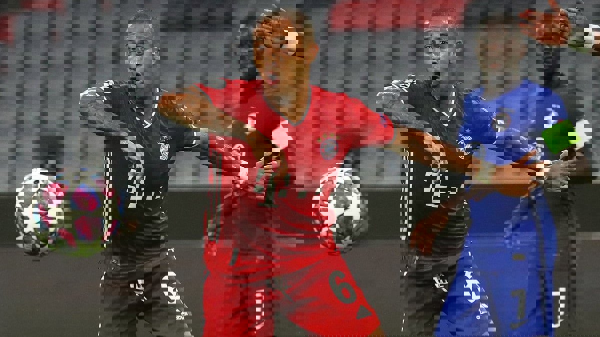 عملاق إنجليزي يزاحم ليفربول على تياغو ألكانتارا