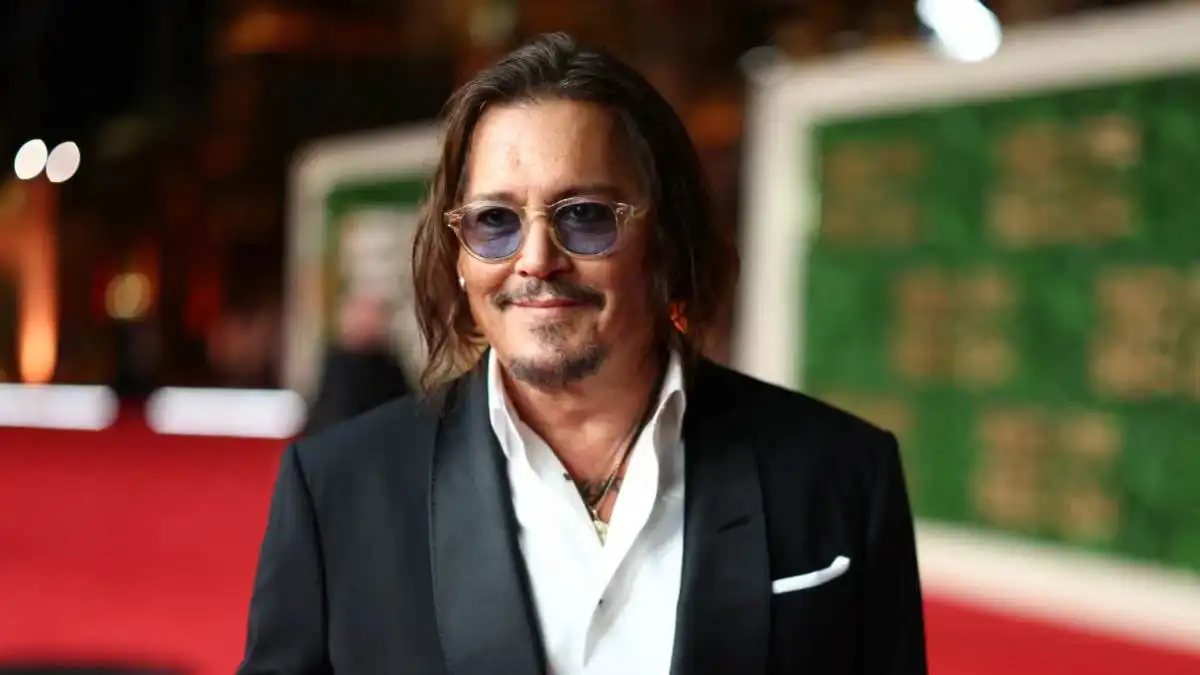 جوني ديب يطرح لوحات فنية مستوحاة من حياته العائلية (صور)