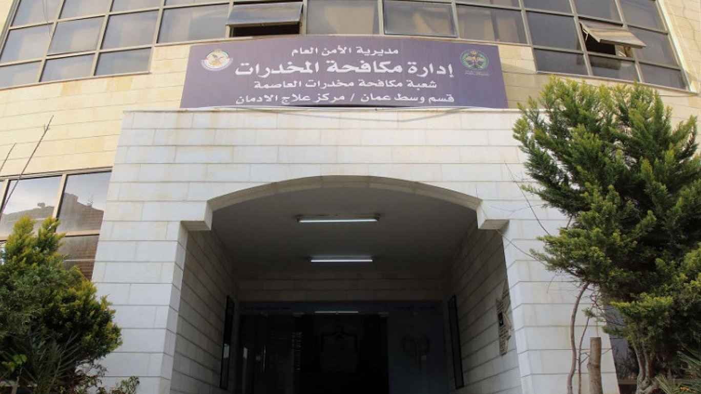 بطريقة "خطيرة".. إحباط محاولة تهريب مخدرات في الأردن (صور)